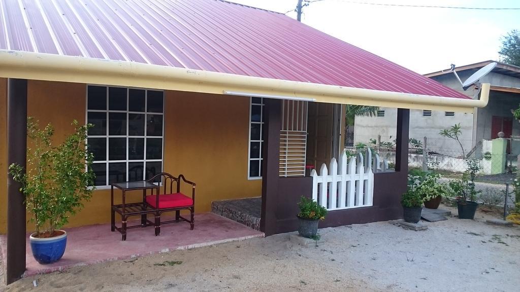 Arina'S Homestay Kampung Kuala Besut Extérieur photo